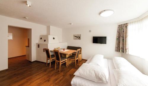 Superior One-Bedroom Apartment with Balcony