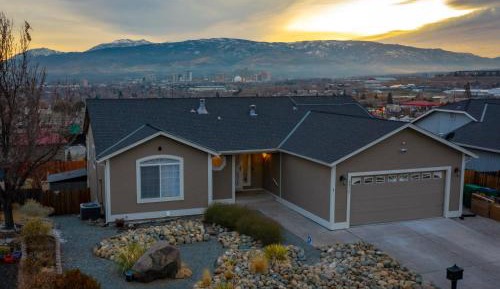 Deluxe Double or Twin Room with Mountain View