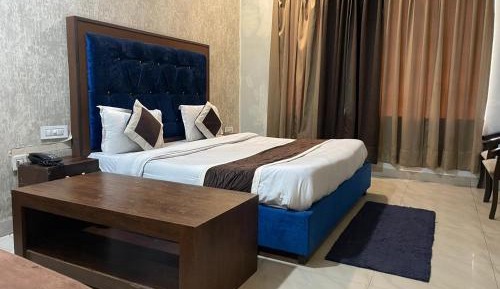 Deluxe Double Room (2 Adults + 1 Child)