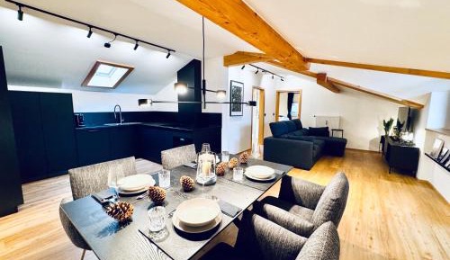 Two-Bedroom Apartment with Mountain View