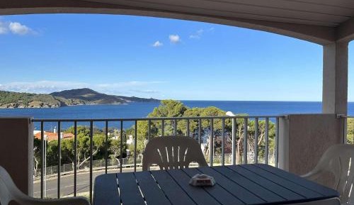 Studio Apartment with Sea View