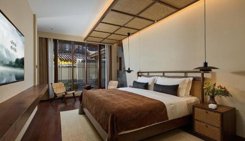 Suite with Garden View