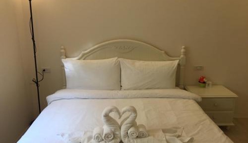 Deluxe Double Room with Private Bathroom