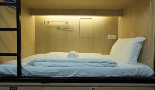 Single Bed in Mixed Dormitory Room