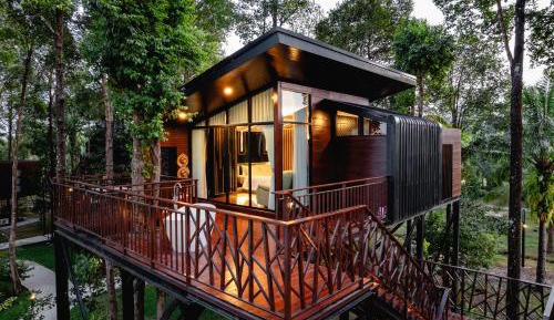 Suite with Lake View