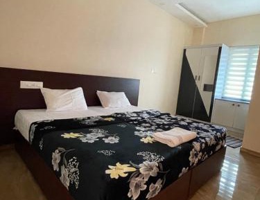 Deluxe Double Room (2 Adults + 1 Child)