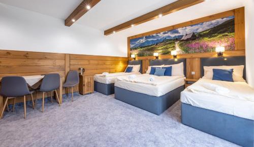 Quadruple Room with Mountain View