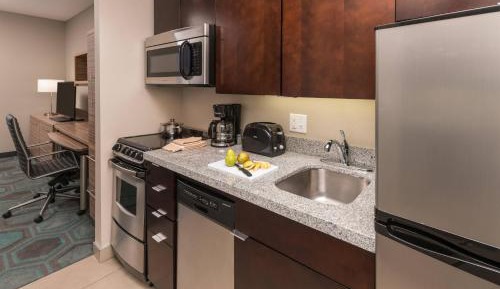 One-Bedroom Queen Suite