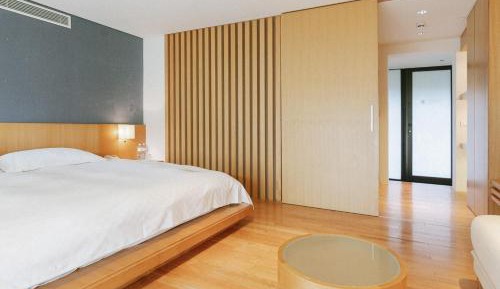 Luxury Mid-Floor Suite