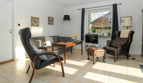 One-Bedroom Holiday Home