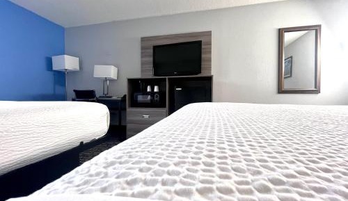 Queen Room with Two Queen Beds - Non-Smoking