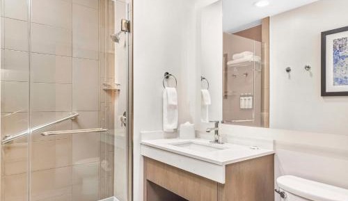 One-Bedroom King Suite with Panoramic View