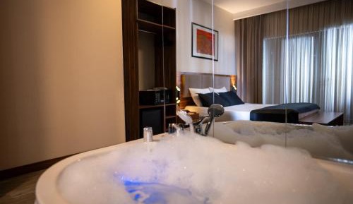 Queen Room with Spa Bath