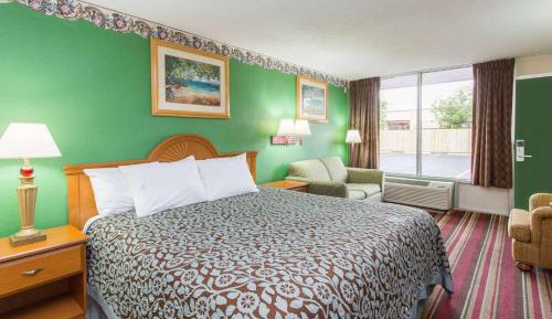 Queen Room - Non-Smoking