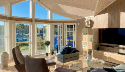 Three-Bedroom Holiday Home 