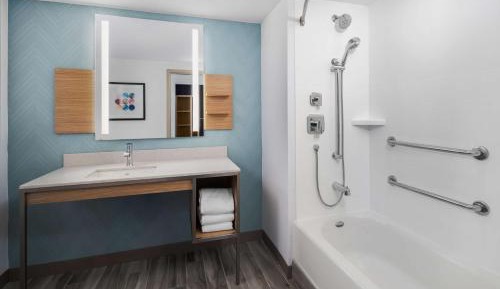 King Room with Bath Tub - Mobility Access