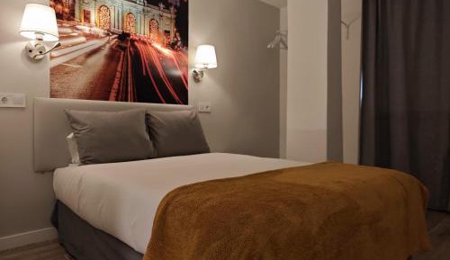 Single Room with Private Bathroom