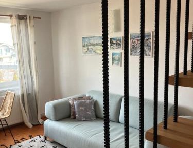 Apartment with Mountain View