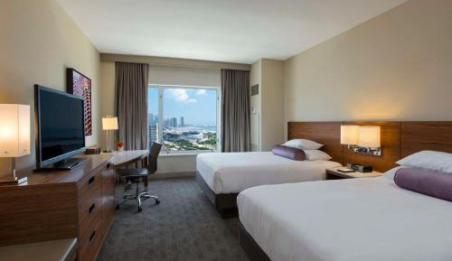 1 Queen and 1 Double Bed Lake View