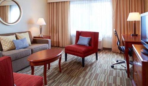 1 Bedroom Suite, 1 King, Sofa bed, Courtyard view, Balcony