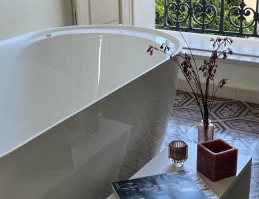 King Room with Spa Bath