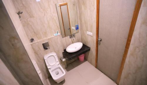 Deluxe Double Room (2 Adults + 1 Child)