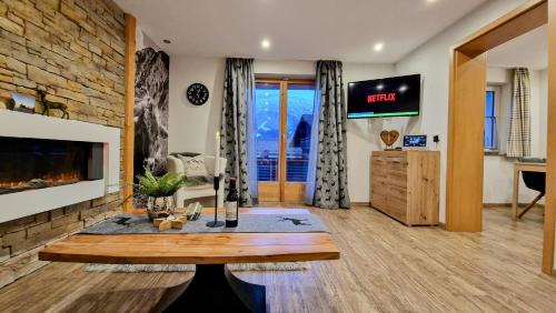 Apartment with Mountain View