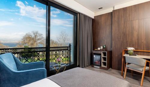 Family Room with Lake View