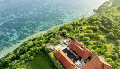 Seven-Bedroom  Pool Villa with Ocean View 