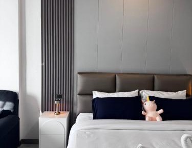 Deluxe King Room with Balcony