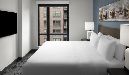 One-Bedroom King Suite with Kitchen and Roll-In Shower - Disability Access