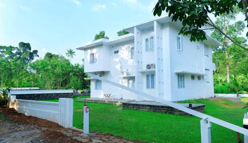 Four-Bedroom Holiday Home