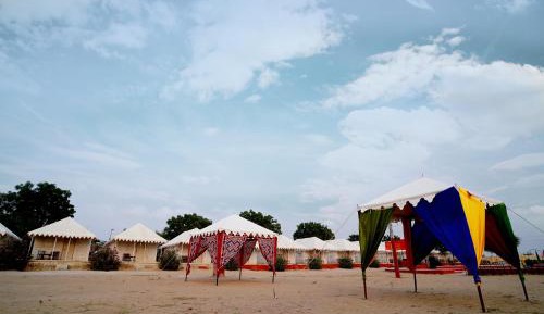 Deluxe Double Room (2 Adults + 1 Child)