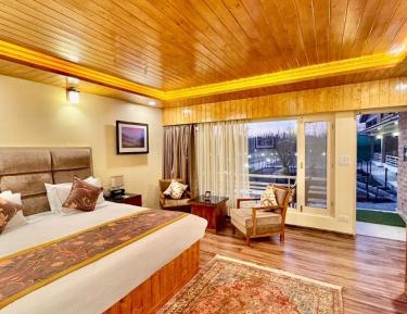 Luxury Bedroom with Balcony