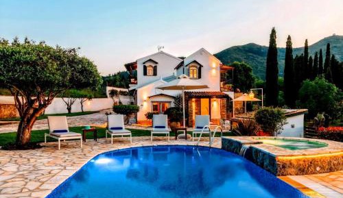 Villa with Garden View