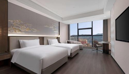 Standard Twin Room with Mountain View