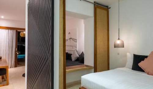 Junior Suite with Pool View