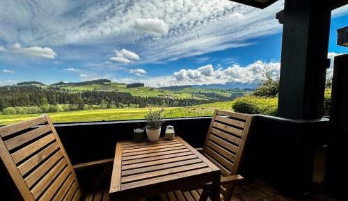 Apartment with Mountain View