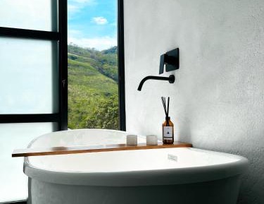 Apartment with Mountain View