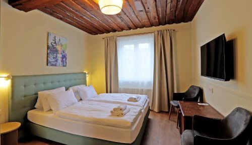 Double Room with Street View