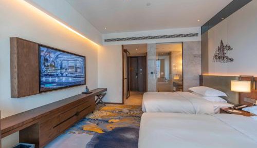 Deluxe Twin Room  with  Guest Room  with  2 Twin/Single Bed(s)