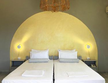 One Bedroom Family Apartment with Sea View 