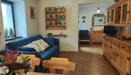 Two-Bedroom Apartment with Mountain View