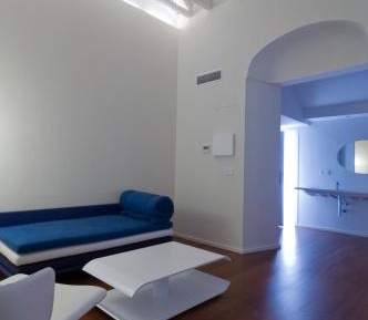 Suite with Street View