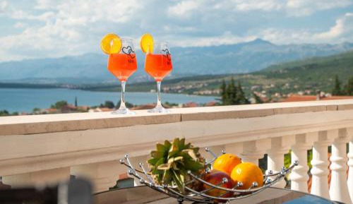 One Bedroom Apartment with Sea View