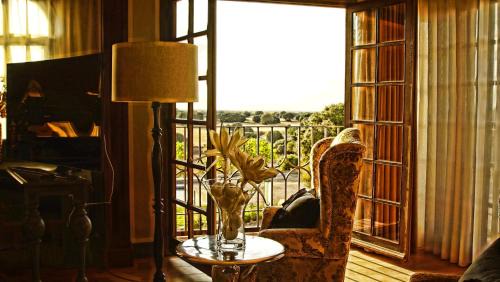 Queen Suite with Spa Bath