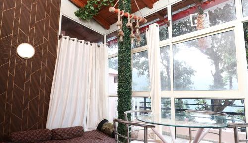 Family Room with Mountain View