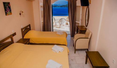 Triple Room with Sea View