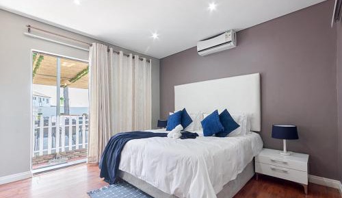 Queen Suite with Pool View