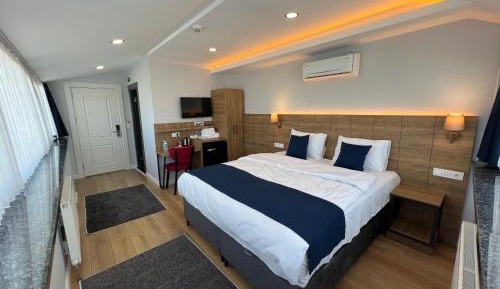 Deluxe Double Room with Balcony and Sea View